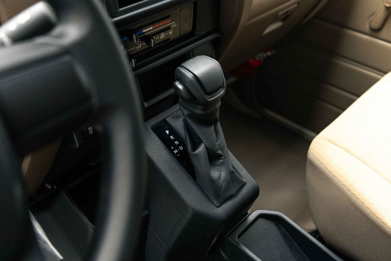 Toyota Land Cruiser 70 LC 78 HARDTOP 4.0L AT - White Inside Oak | Export Only