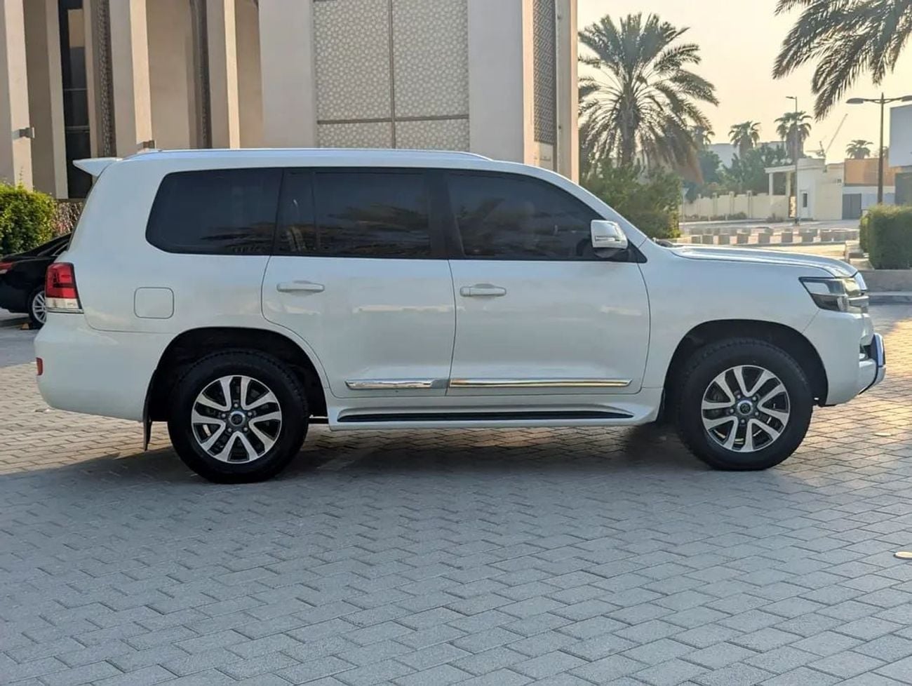 تويوتا لاند كروزر GXR محرك V6 سعة 4.0 لتر - كامل المواصفات | 42,000 كم، حالة ممتازة