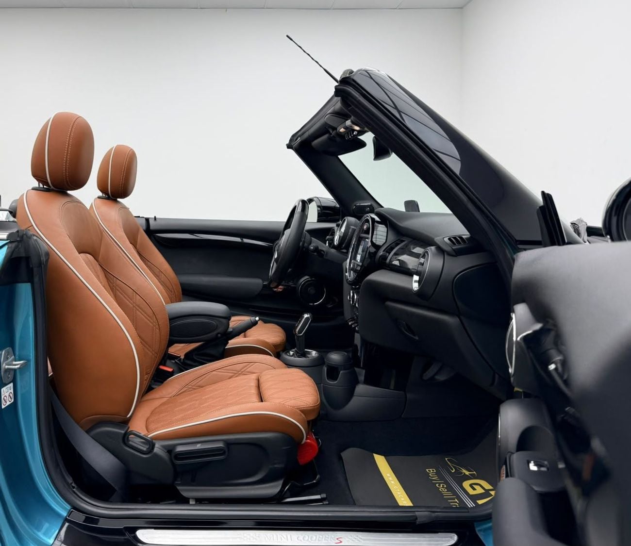 Mini Cooper S CABRIO 2020 MINI Cooper S Cabriolet, Warranty, 2030 MINI Service Pack, Full MINI Service History, GCC