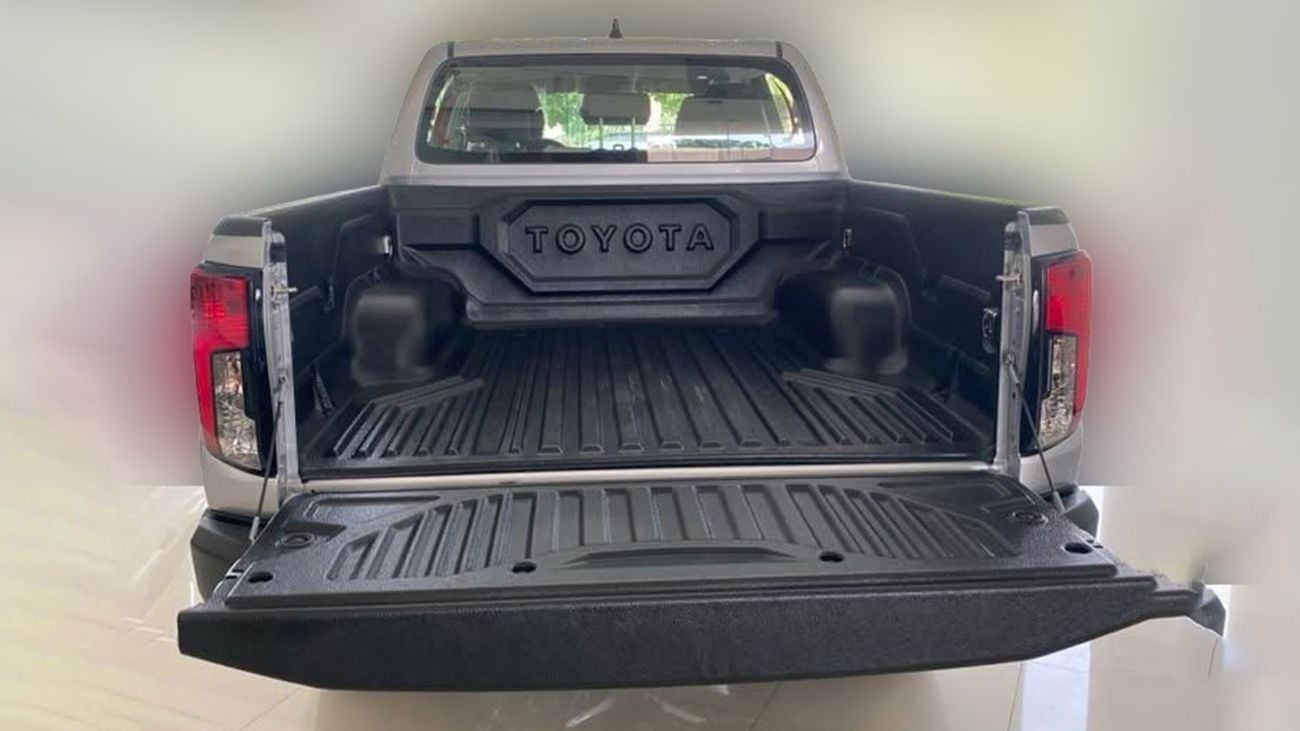 Toyota Hilux | 2-YEAR WARRANTY + SERVICE AVAILABLE | IN-HOUSE FINANCING