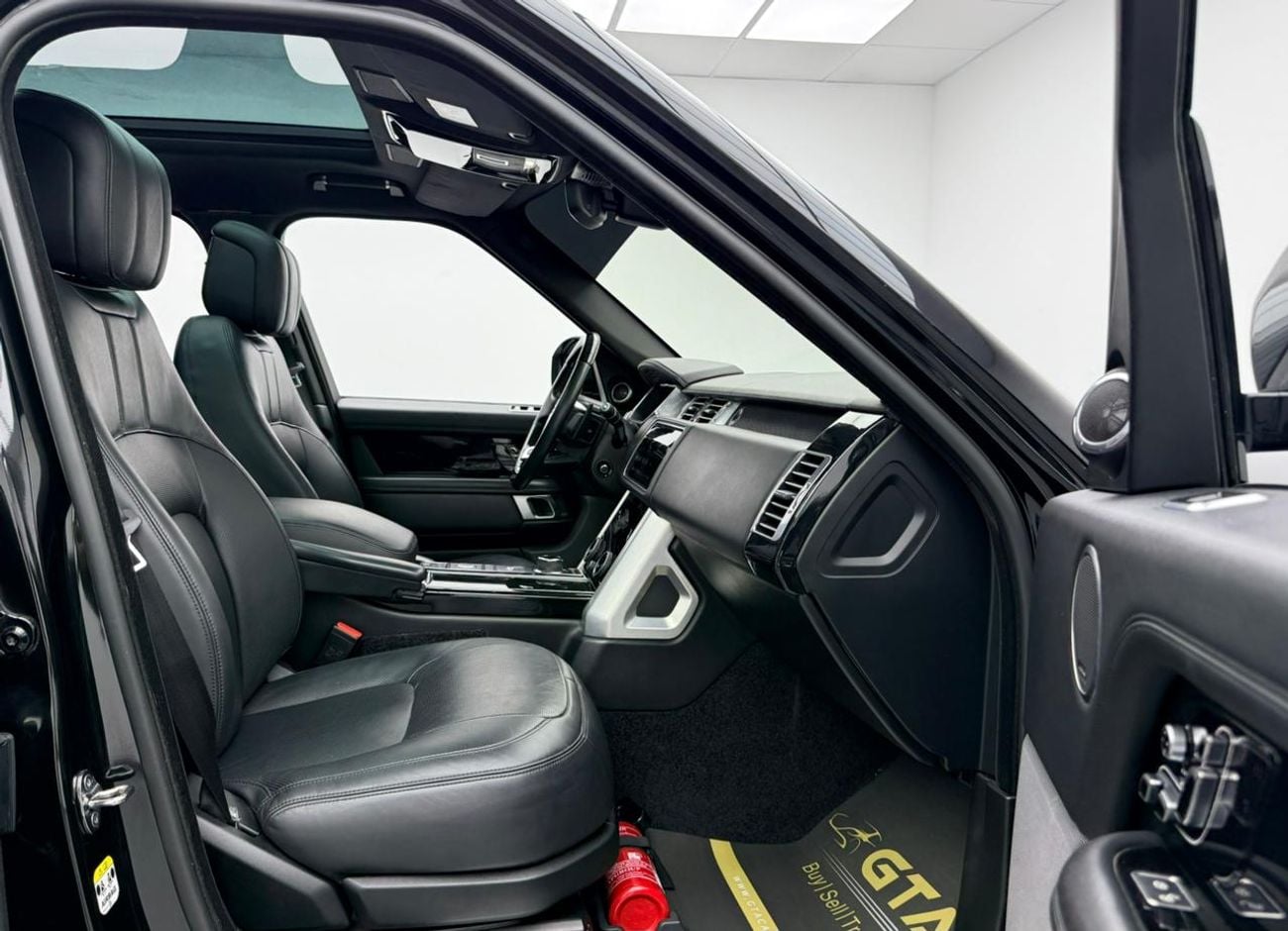 Land Rover Range Rover VOGUE 2020 Range Rover P400 SE, Warranty+Service Contract, Full Service History, GCC Specs