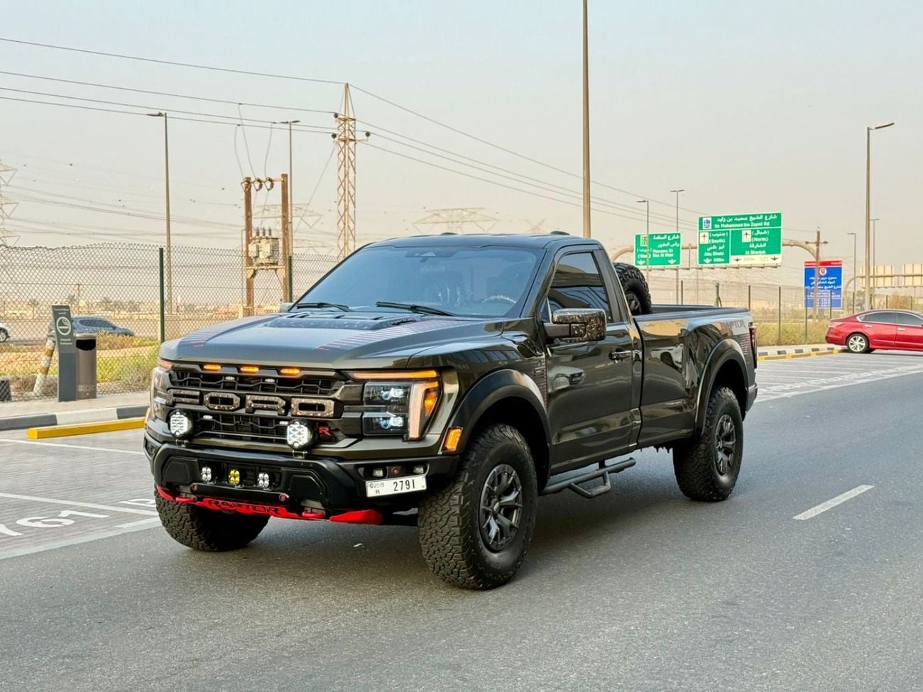 فورد F 150 رابتور كرو لوكس سيارة رابتور آر موديل 2023 معدلة بقوة 485 حصان مسجلة في الإمارات العربية المتحدة