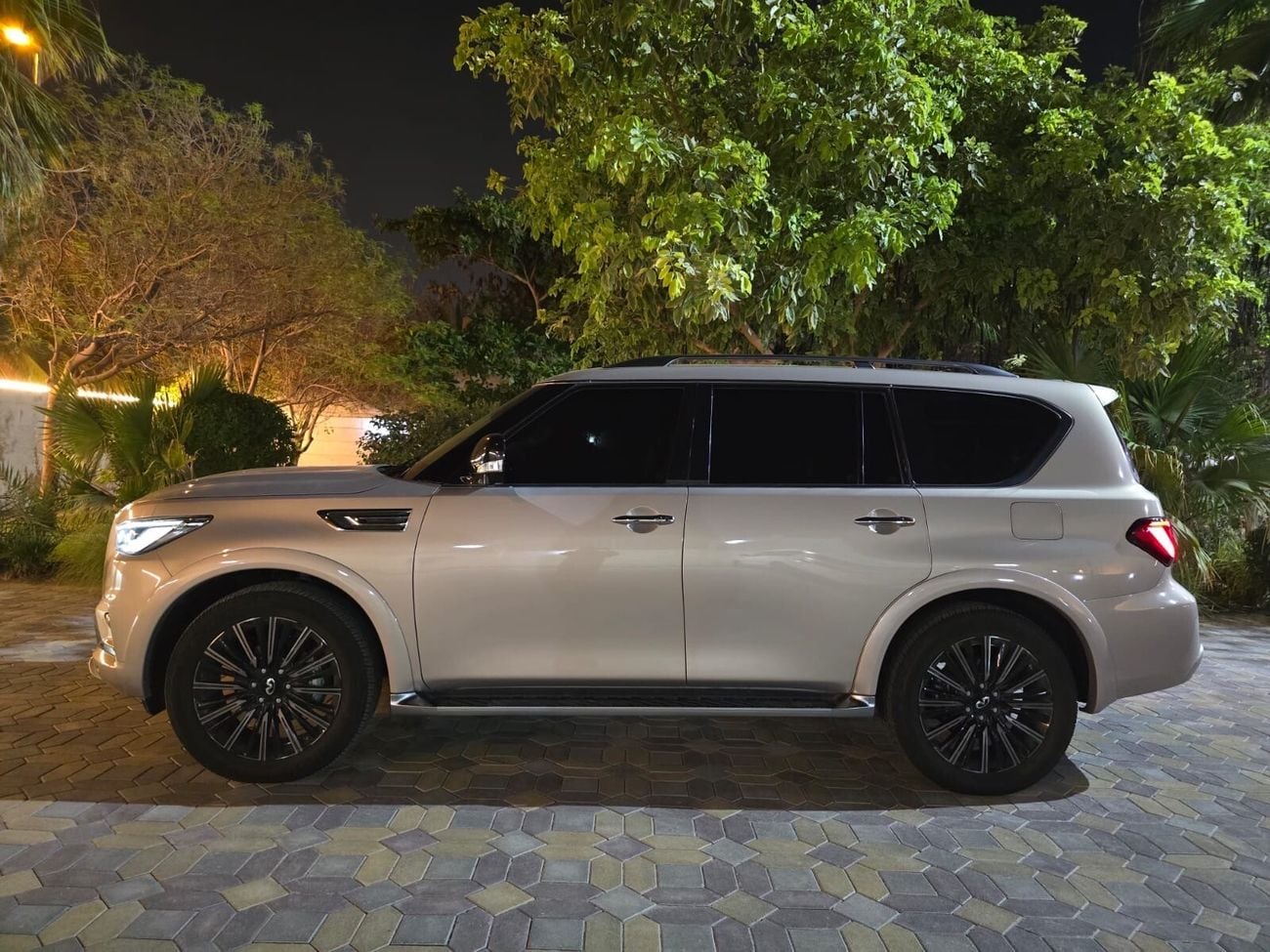 إنفينيتي QX80 LUXE SENSORY PROACTIVE