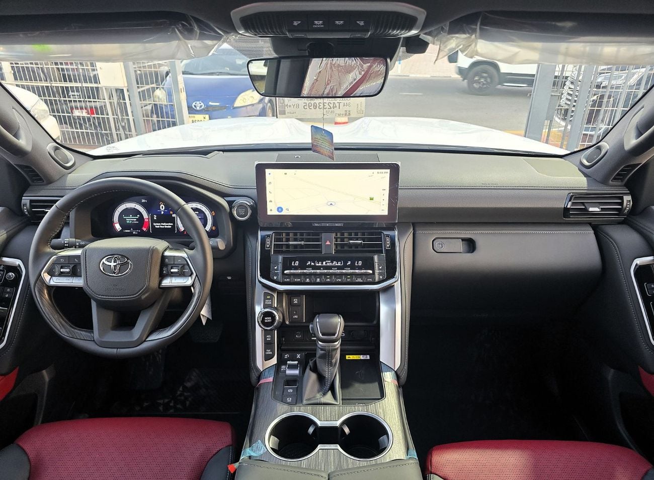 Toyota Land Cruiser VXR Toyota Landcruiser VXR 3.5L A/T T.T AWD with radar and Comprosser GCC White Color 2026 Model