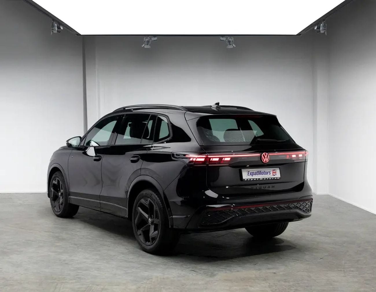 فولكس واجن تيجوان R-LINE VW Warranty and Service Contract• 0% Down Payment Available • GCC