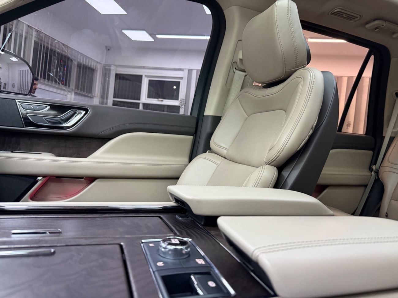 Lincoln Navigator RESERVE GCC .. FSH .. Perfect Condition .. Top Range