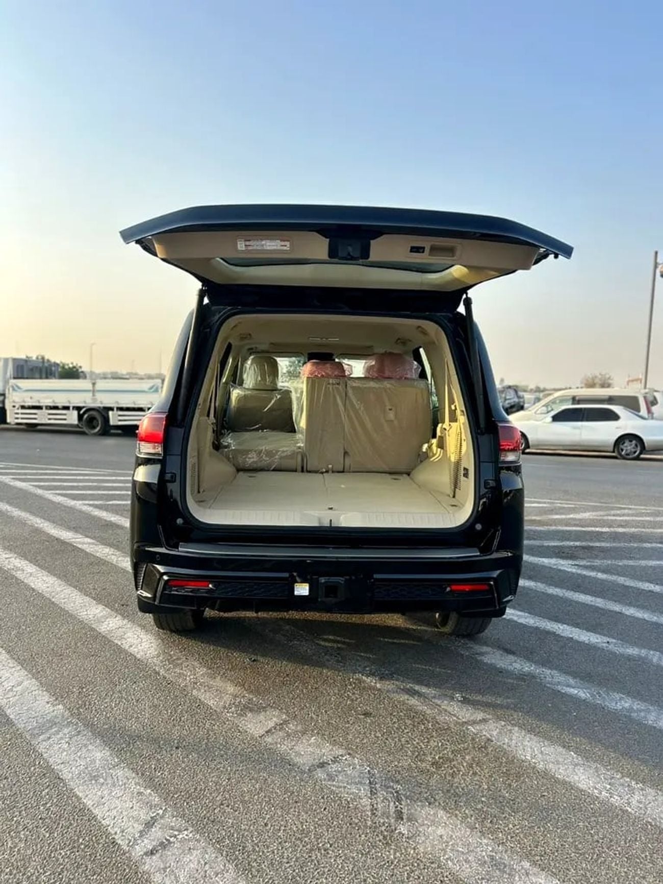 Toyota Land Cruiser GXR LC300 /GXR Twin Turbo/ 3.5L // GCC