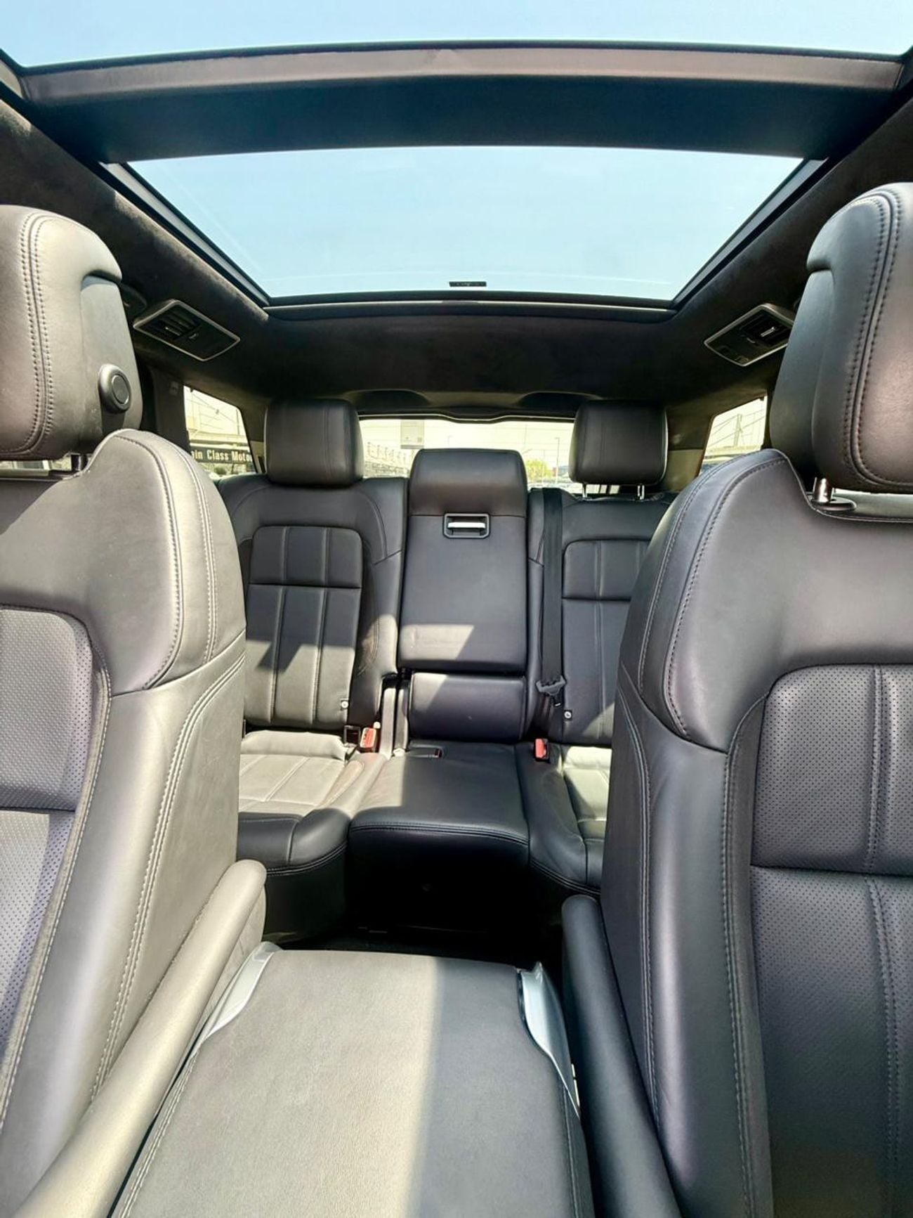 لاند روفر رينج روفر سبورت HST P400 3.0L l RANGE ROVER SPORT l GCC SPECS l FULL-SERVICE HISTORY l UNDER WARRANTY l