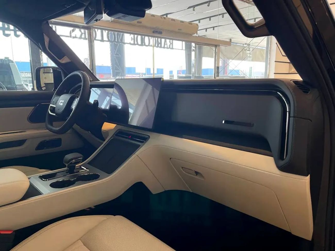 ROX 01 VIP / 6 SEATS / / KM / LONG RANGE / WARRANTY AND SERVICE CONTRACT 5 YEARS EVS