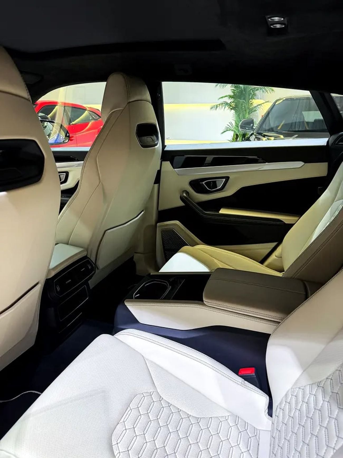 لامبورغيني اوروس ستاندارد ( GCC / STILL UNDER WARRANTY )