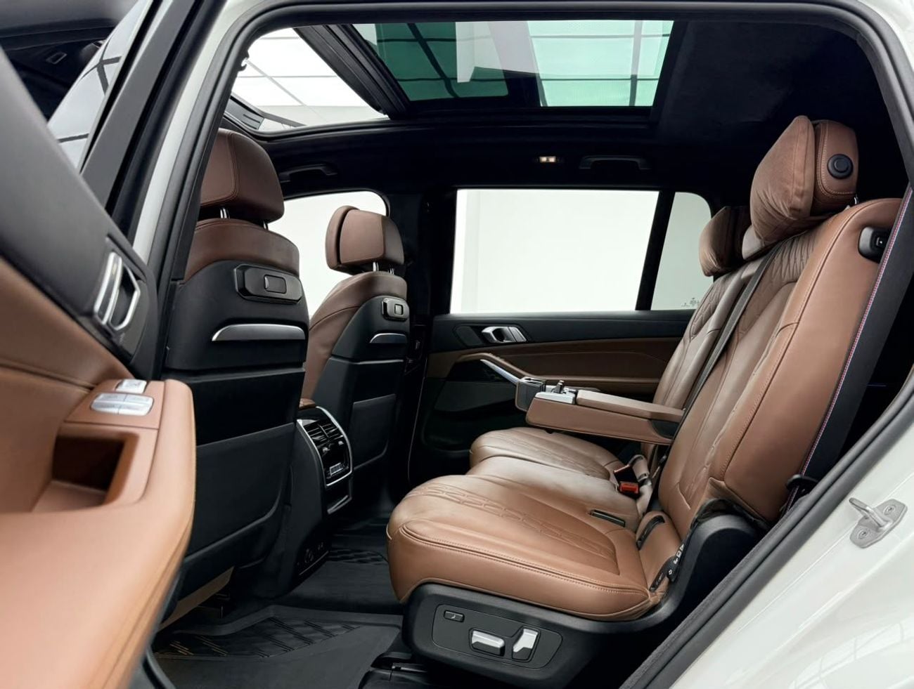 بي أم دبليو X7 XDRIVE40i لوكس M SPORT PACKAGE بي إم دبليو X7 xDrive40i M-Sport موديل 2024، ضمان بي إم دبليو + باقة خدمة 2029، سجل صيانة كامل من بي