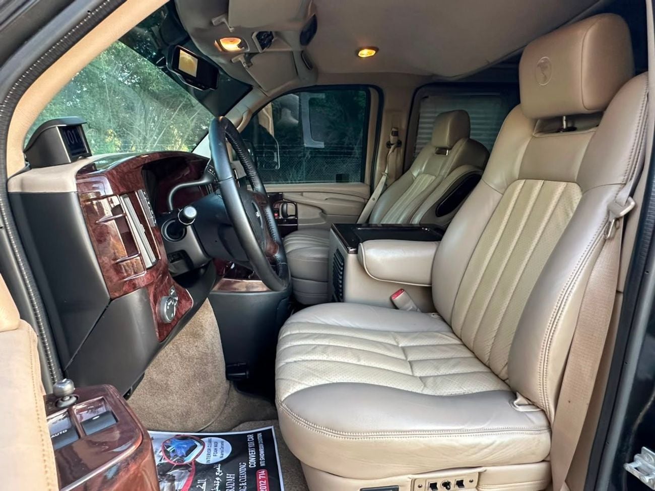 جي أم سي سافانا GMC SAVANA 2013 GCC // VIP ROOM // TV // ACCIDENT FREE // PERFECT CONDITION // 9 SEATS