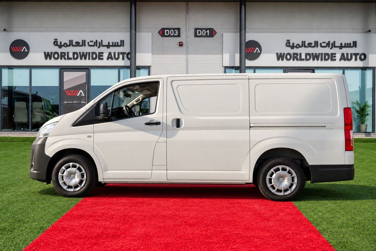 Toyota Hiace GL - STANDARD ROOF CARGO MANUAL TRANSMISSION