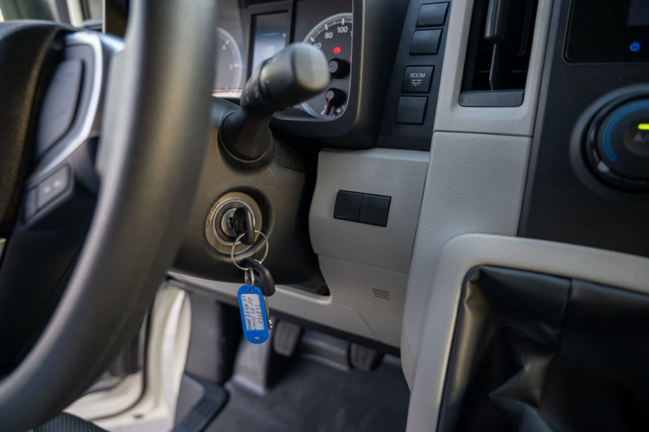 Toyota Hiace DX 2.8L PASSENGER 2026 MODEL GCC
