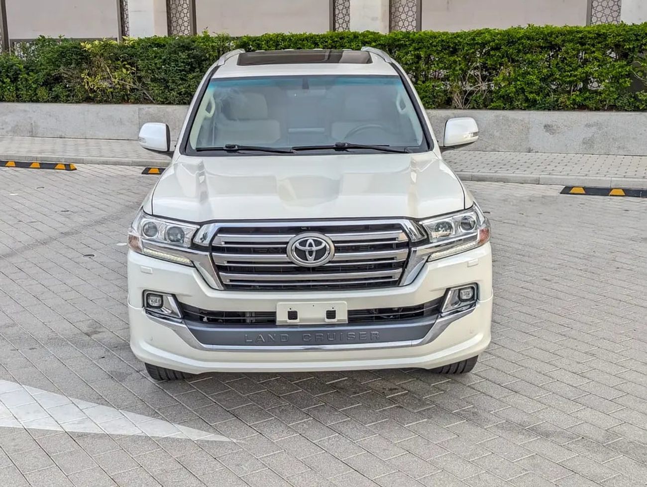 تويوتا لاند كروزر GXR V8 FULL OPTION GCC IN EXCELLENT CONDITION