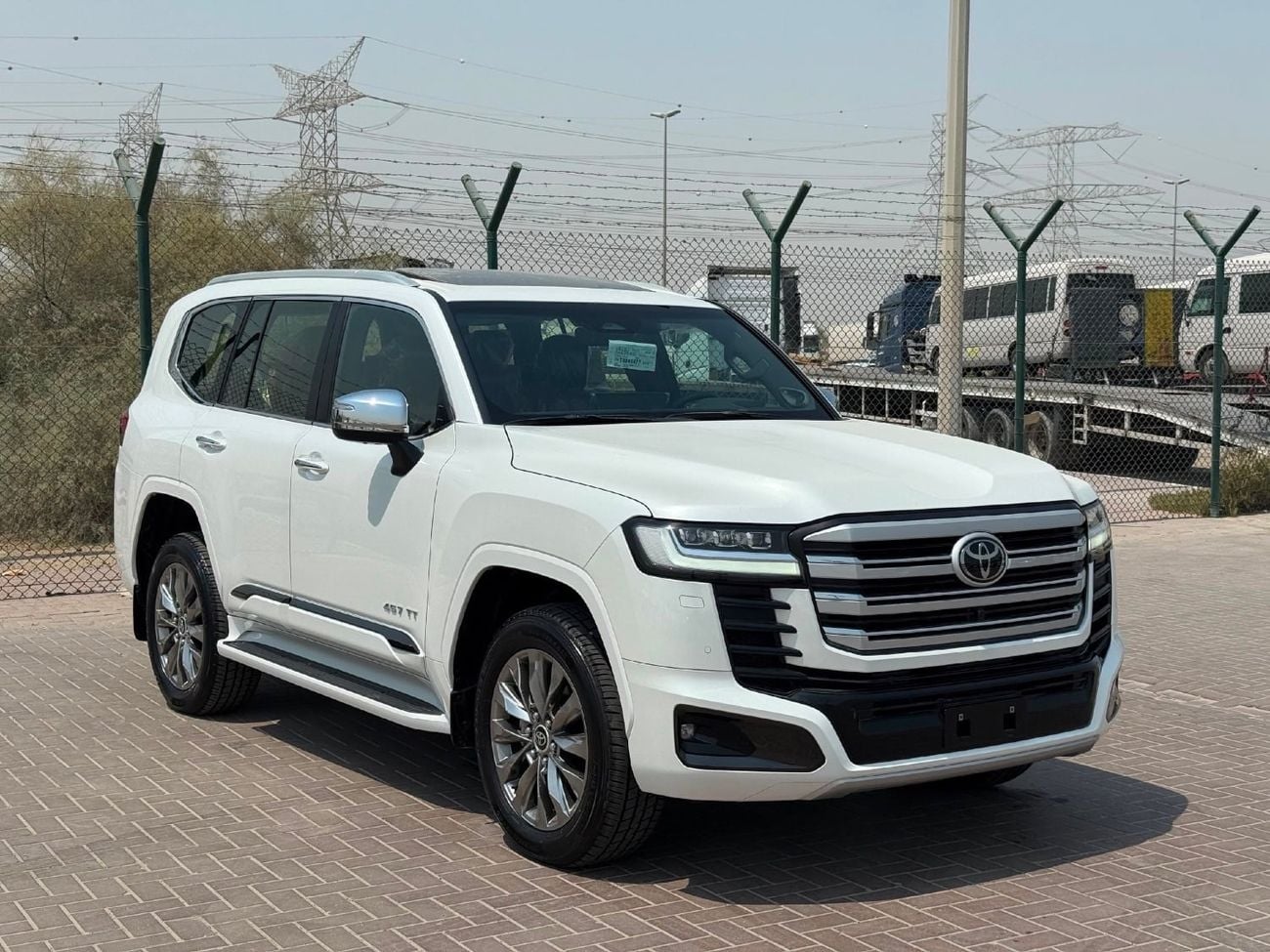 Toyota Land Cruiser VXR 3.5 HYBRID 2026 GCC SPEC WHITE/RED
