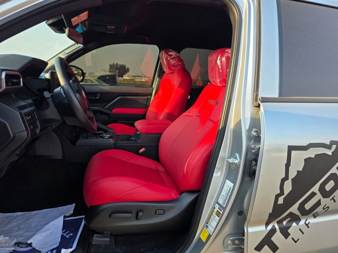 Toyota Tacoma SR5 2.4T (4x4) Push button, leather seats with low mileage