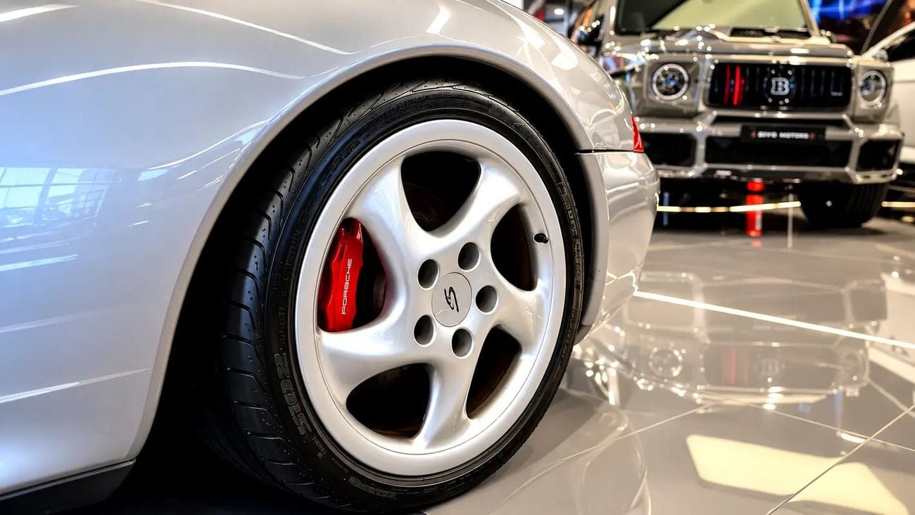 Porsche 911 Carrera 4S (993) - Japanese Specs