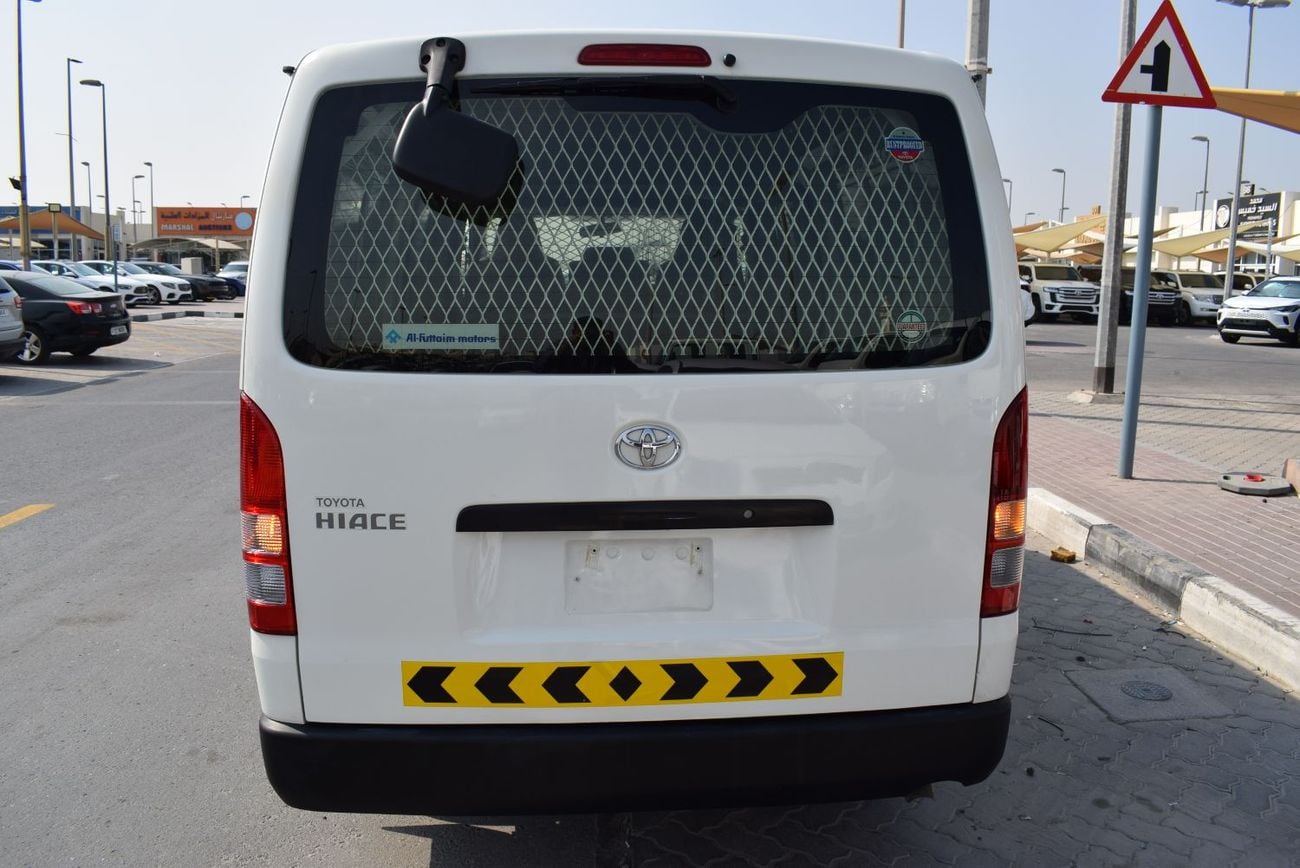 Toyota Hiace GL Toyota Hiace Std Roof Van 2.7L, Model: 2021. Only done 37000 Km