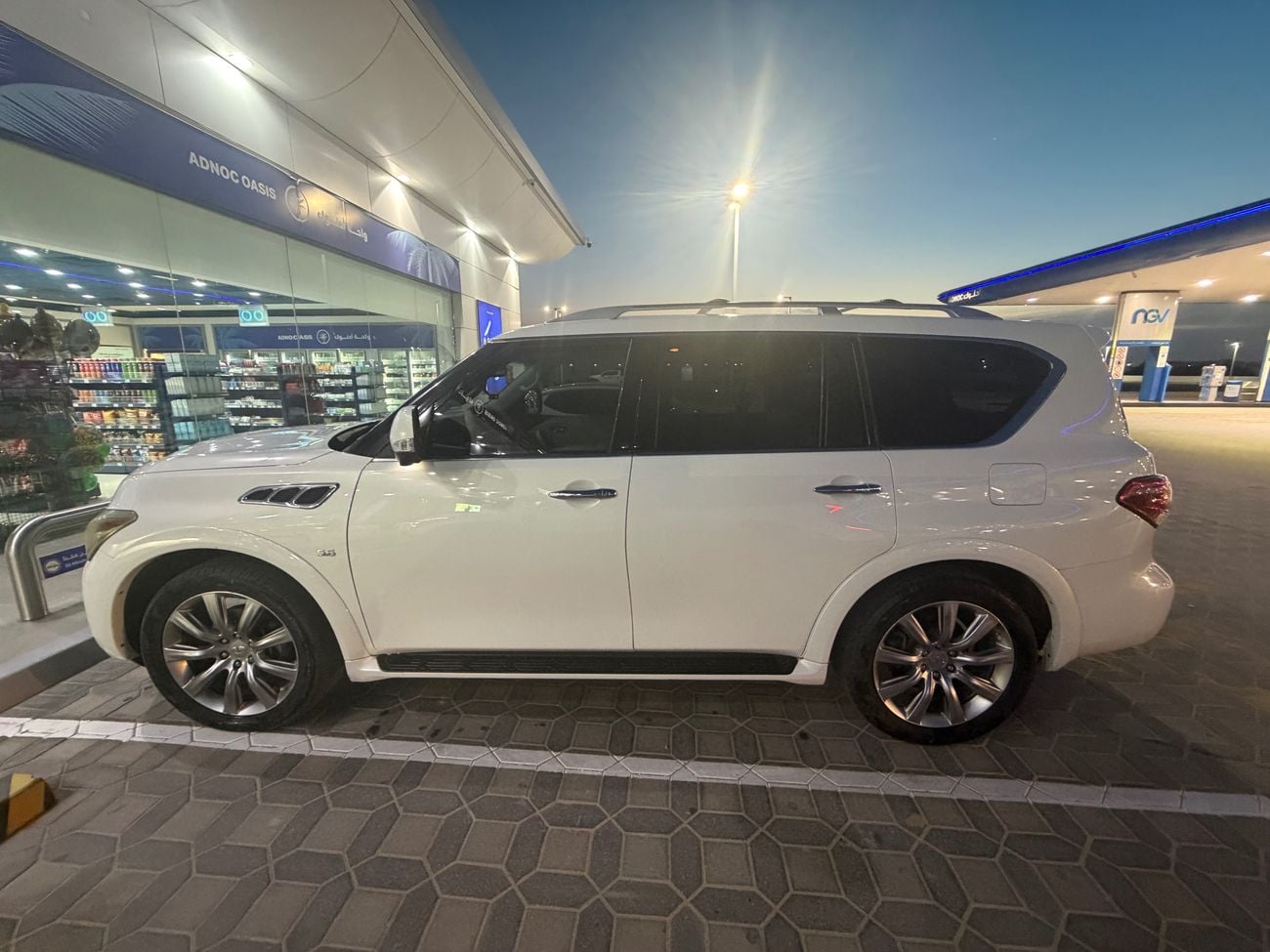 Infiniti QX80 LUXURY