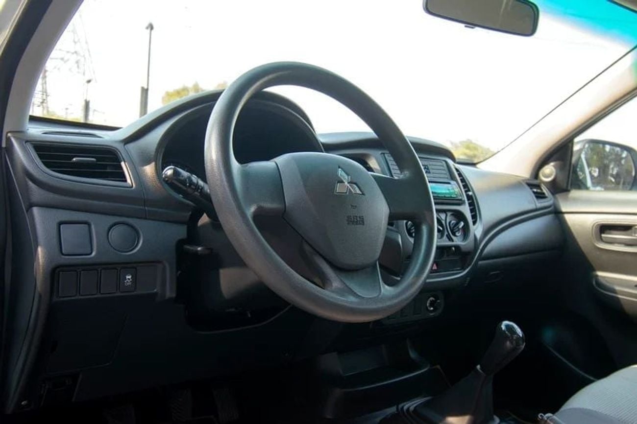 Mitsubishi L200 GL ACCIDENTS FREE - GCC - DOUBLE CABIN - 2WD - PERFECT CONDITION INSIDE OUT