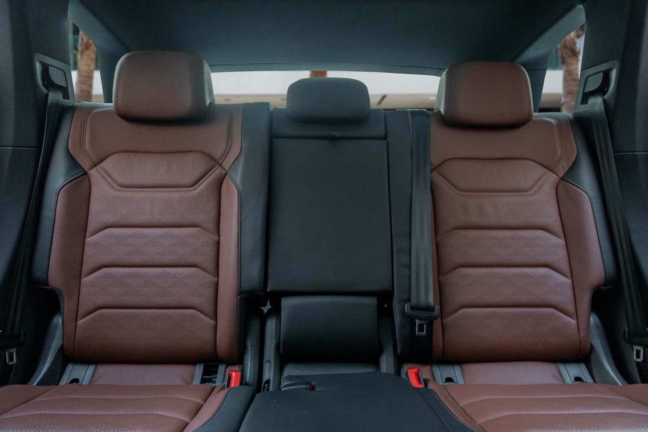 Volkswagen Touareg R-LINE Touareg R-Line | 4,896 P.M | 0% Downpayment | Extended Agency Warranty!