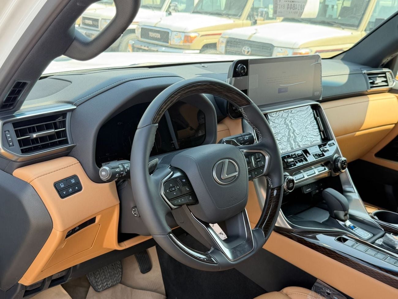 لكزس LX 700h SIGNATURE
