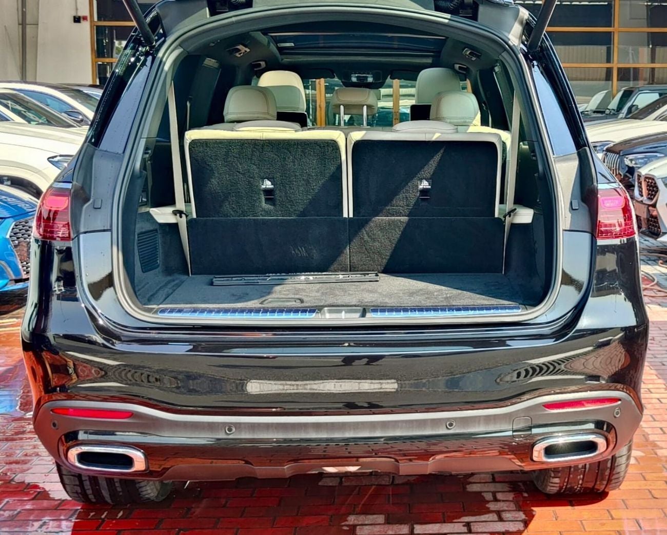 مرسيدس بنز GLS 450 4MATIC ضمان وخدمة AMG Premium Plus لمدة 5 سنوات حتى عام 2024 في دول مجلس التعاون الخليجي
