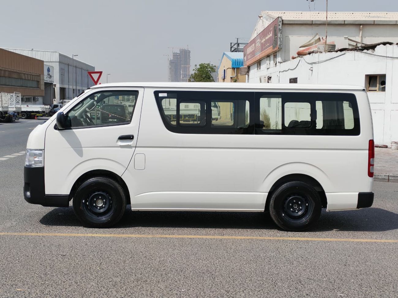 Toyota Hiace GL 2026 Toyota Hiace Standard-Roof 15-Seater 2.7L 4-Cyl Petrol M/T RWD (Old-Shape)