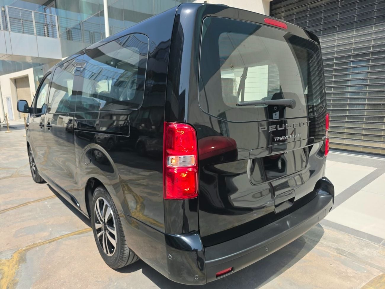 بيجو ترافلر VIP 7 SEATER