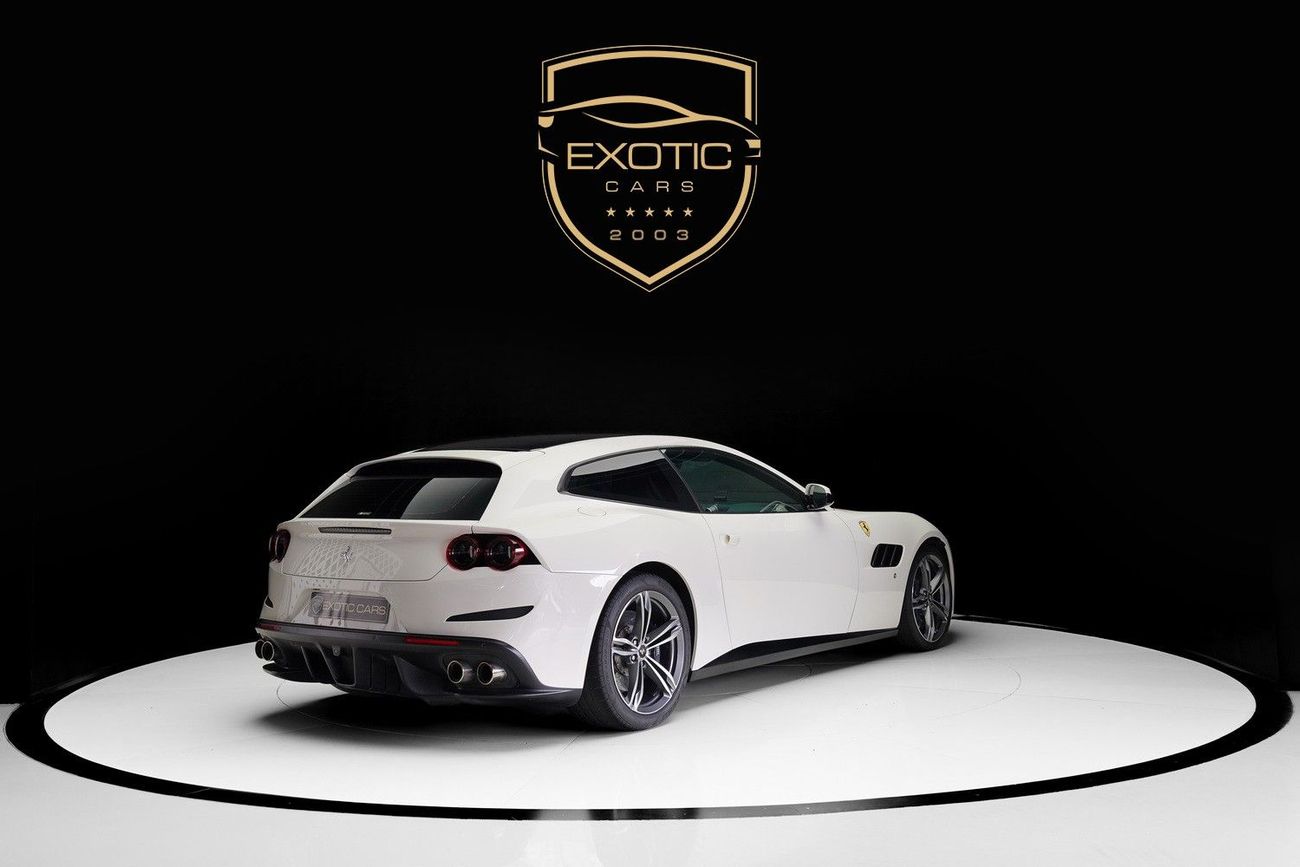 فيراري جي تي سي 4 لوسو LUSSO