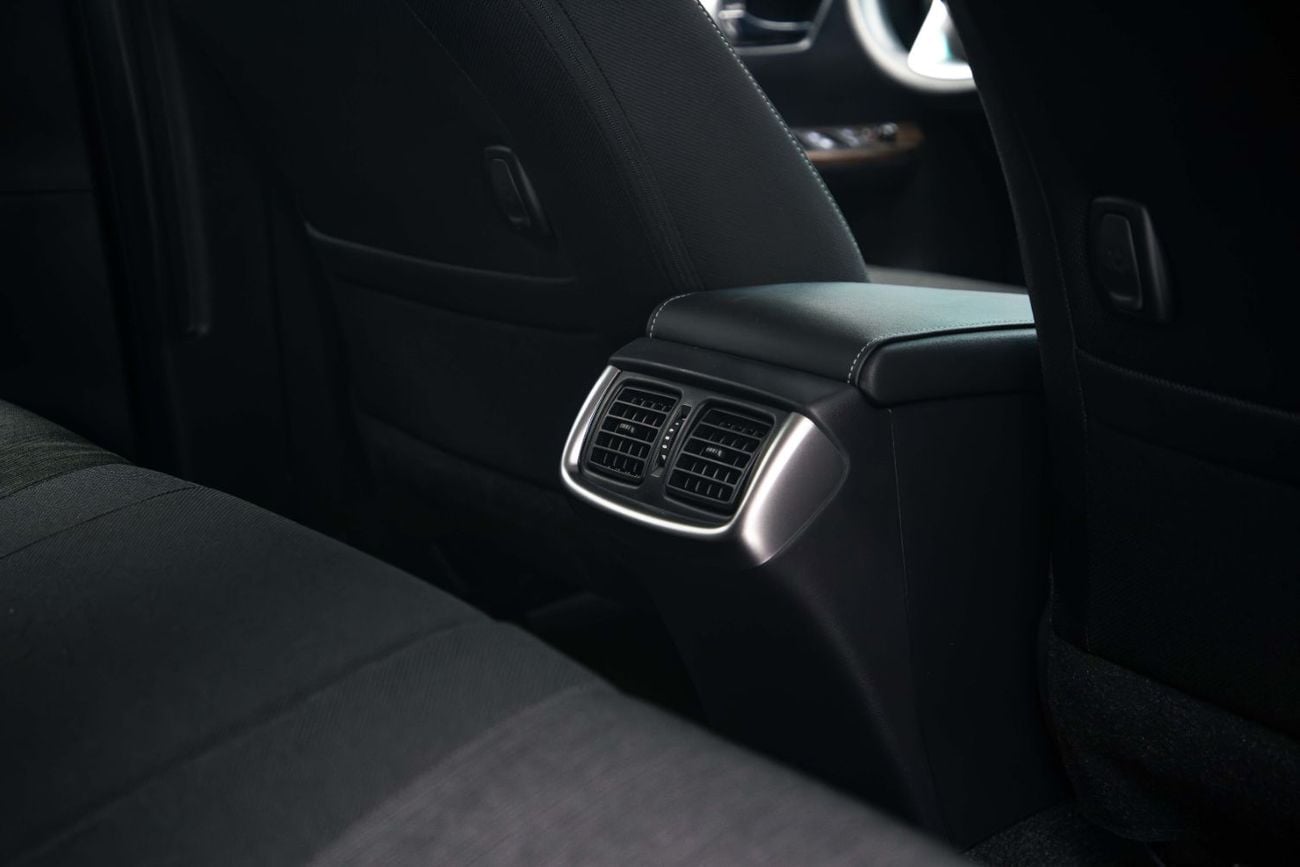 تويوتا هيلوكس 4.0L - Attitude Black Inside Black | Export Only