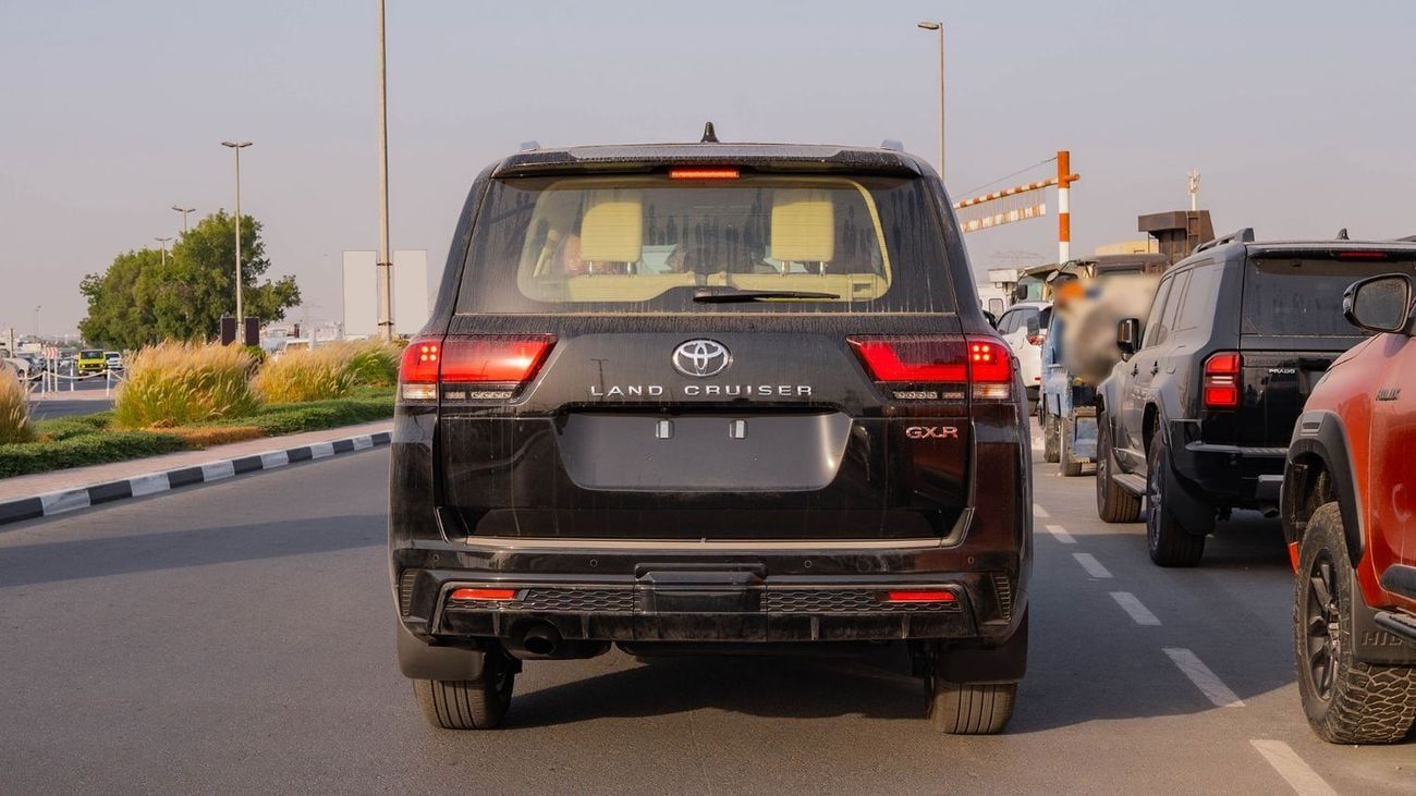 Toyota Land Cruiser VXR 2026 Toyota Land Cruiser VXR 3.5L AT Petrol (Black)