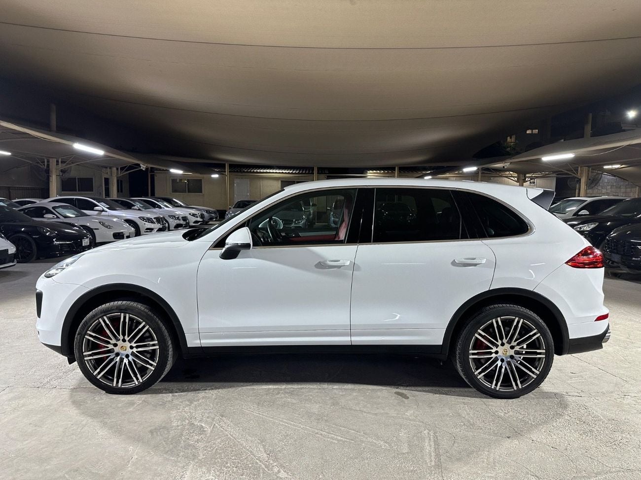 Porsche Cayenne TURBO PORSCHE CAYENNE TURBO 2016 | FULL SERVICE HISTORY | TWO KEYS | VERY LOW MILEAGE!