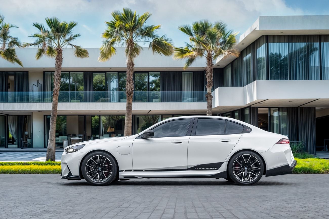 بي أم دبليو M5 M5 | 8,617 P.M | 0% Downpayment | 2025 BMW M5 | V8 Performance!