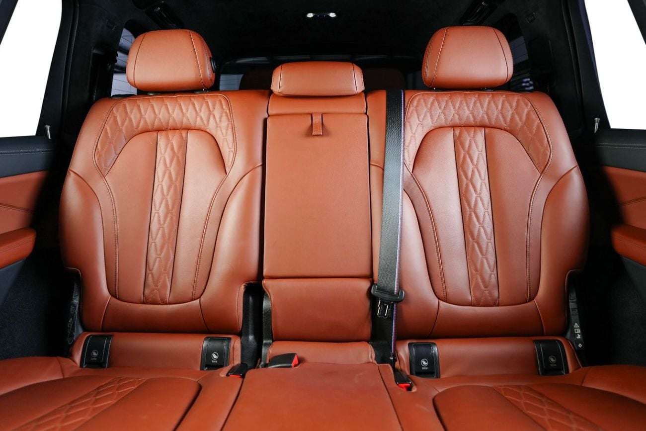 بي أم دبليو X7 XDRIVE40I M SPORT ماستر كلاس - دول مجلس التعاون الخليجي - 7 مقاعد - ضمان وخدمة بي إم دبليو حتى 30/06/2029