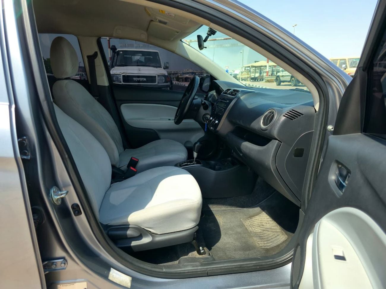 Mitsubishi Attrage GLX