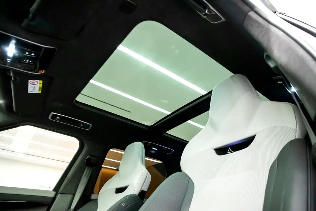 لاند روفر رينج روفر سبورت RANGE ROVER SPORTS SV FULL CARBON INTERIOR AND EXTERIOR WITH HIGH OPTIONS