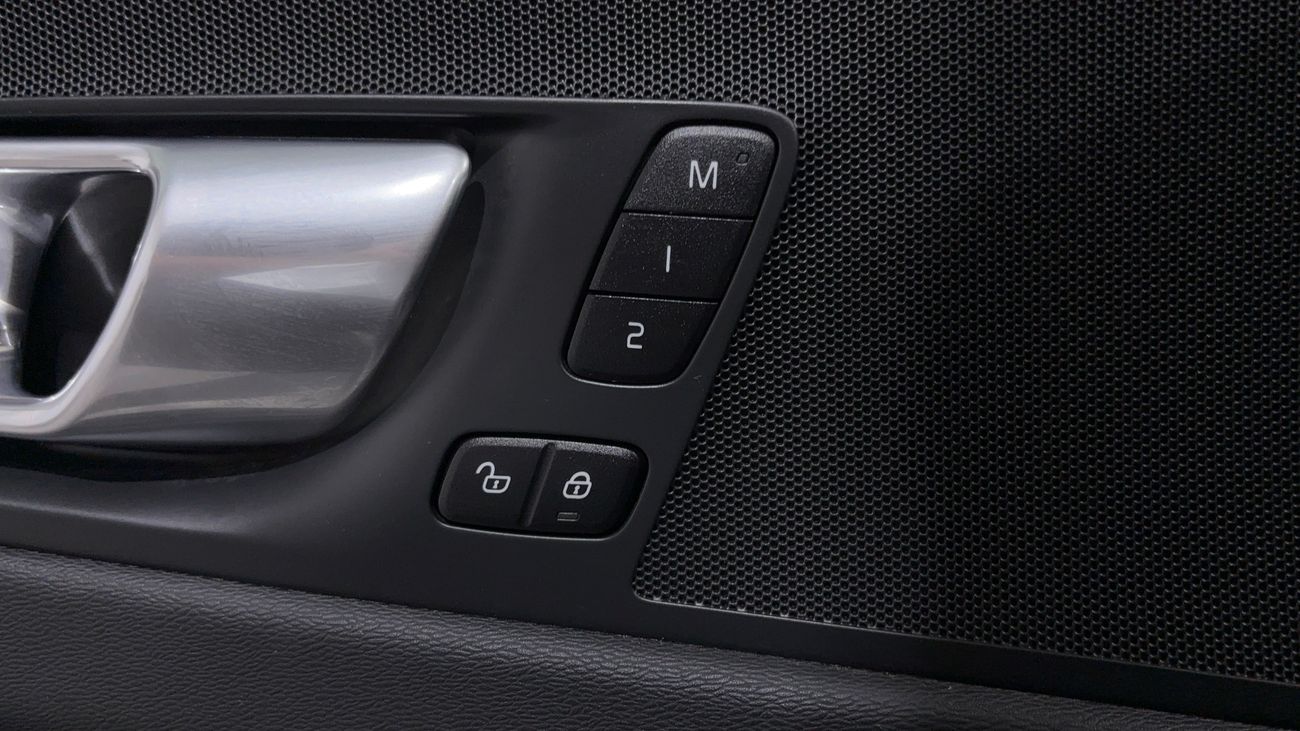 فولفو XC 60 كور كارس24 هي سوق ضخم للسيارات المستعملة موثوق ومضمون ٪كارس24 هي سوق ضخم للسيارات المستعملة موثوق ومضمون