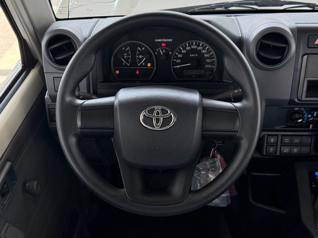 تويوتا لاند كروزر 70 LC 78 HARDTOP 2.8L AT **EXPORT ONLY**التصدير فقط خارج الخليج***