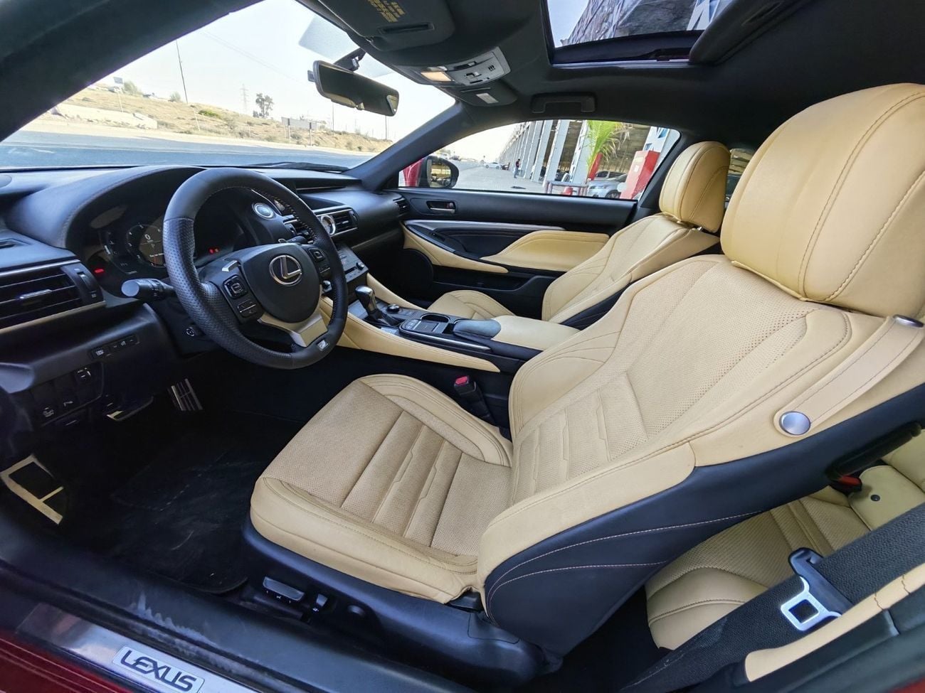 Lexus RC350 F sport 3.5L V6 / ELECTRONIC CLUSTER / COOLING AND HEATING SEATS / MOUSE / BIG SCREEN