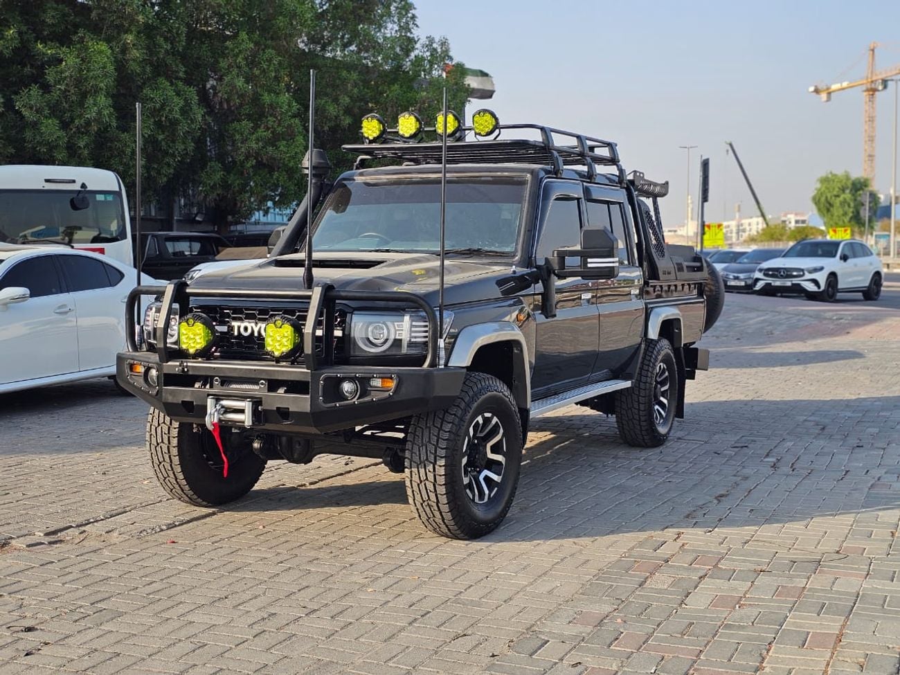 تويوتا لاند كروزر بيك آب Standard 1VD-FTV 4.5L V8 Diesel Engine Manual Gear 4WD 5 Seats 4 Doors