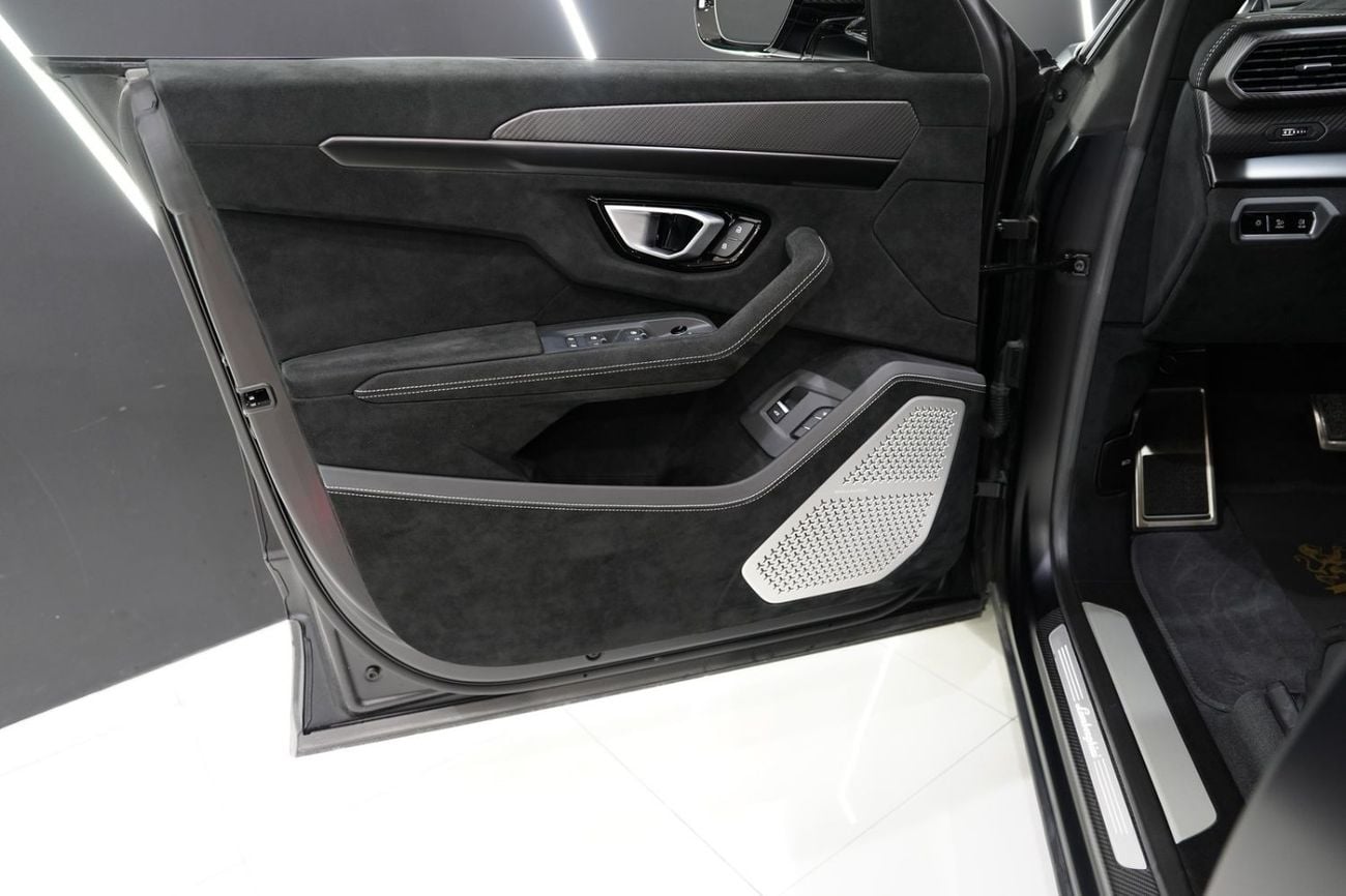 Lamborghini Urus PERFORMANTE 2024 Urus Performante, Full Carbon Pack, Rear Entertainment, Akrapovic Exhaust, Dealer Warr + Serv!!