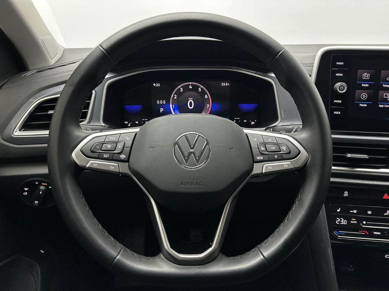 فولكس واجن T ROC ستايل طراز T-Roc سعة 1.4 لتر | مصابيح أمامية LED ونظام مساعد الركن الذكي | معتمد من فولكس فاجن