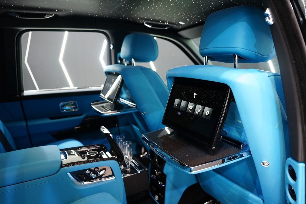 Rolls Royce Cullinan BLACK BADGE Executive Rear Seats, Rear Screens, Bespoke Audio, Dealer Warr + Serv!!