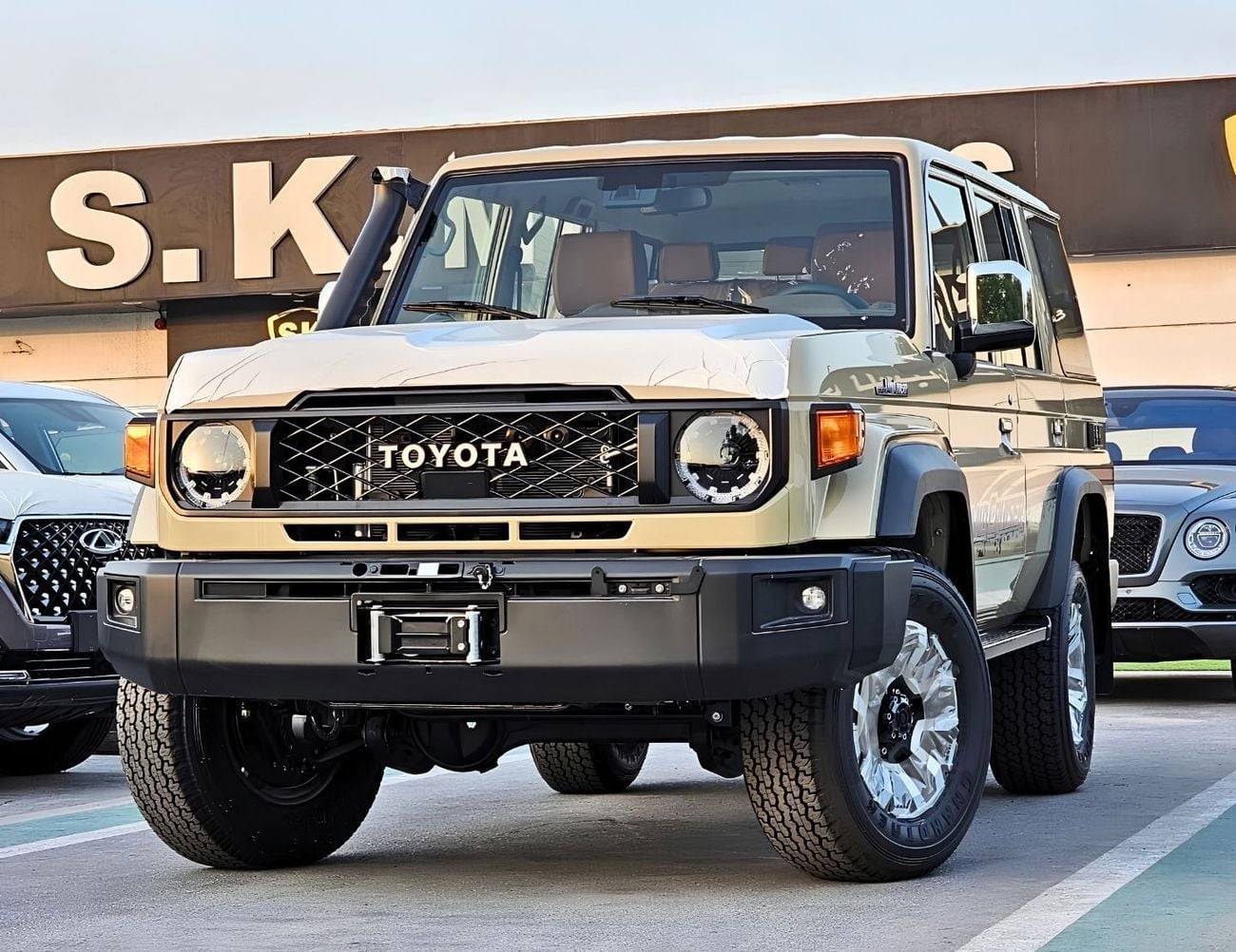 Toyota Land Cruiser 70 TOYOTA LANDCRUISER LC76 HARDTOP 5DOOR LX Z1 || 2.8L DIESEL V4 A/T 4WD | RADAR | WINCH ,SNORKEL | FUL