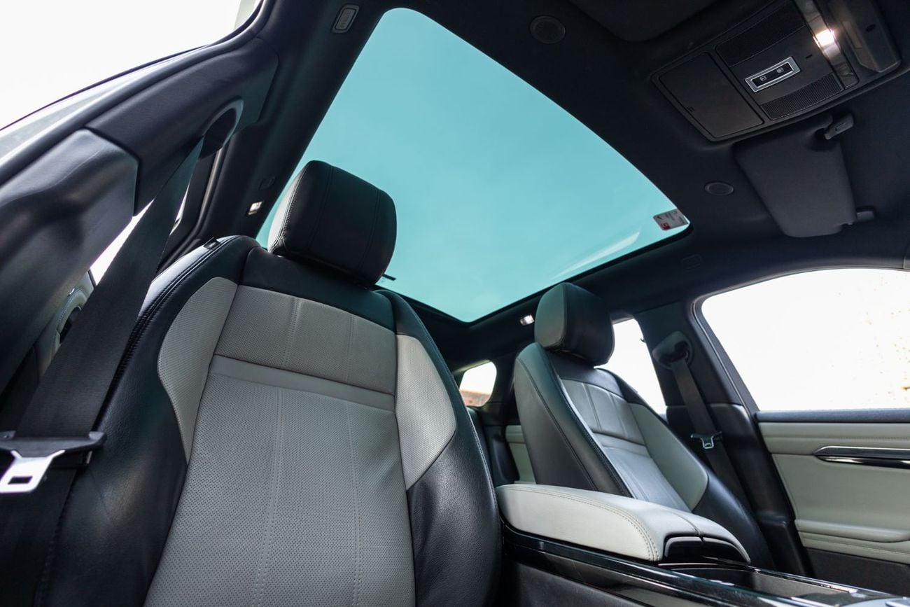 Land Rover Range Rover Evoque P250 R-Dynamic SE 2.0L Land Rover Range Rover Evoque 2021 GCC specs for 1,563.00 AED monthly