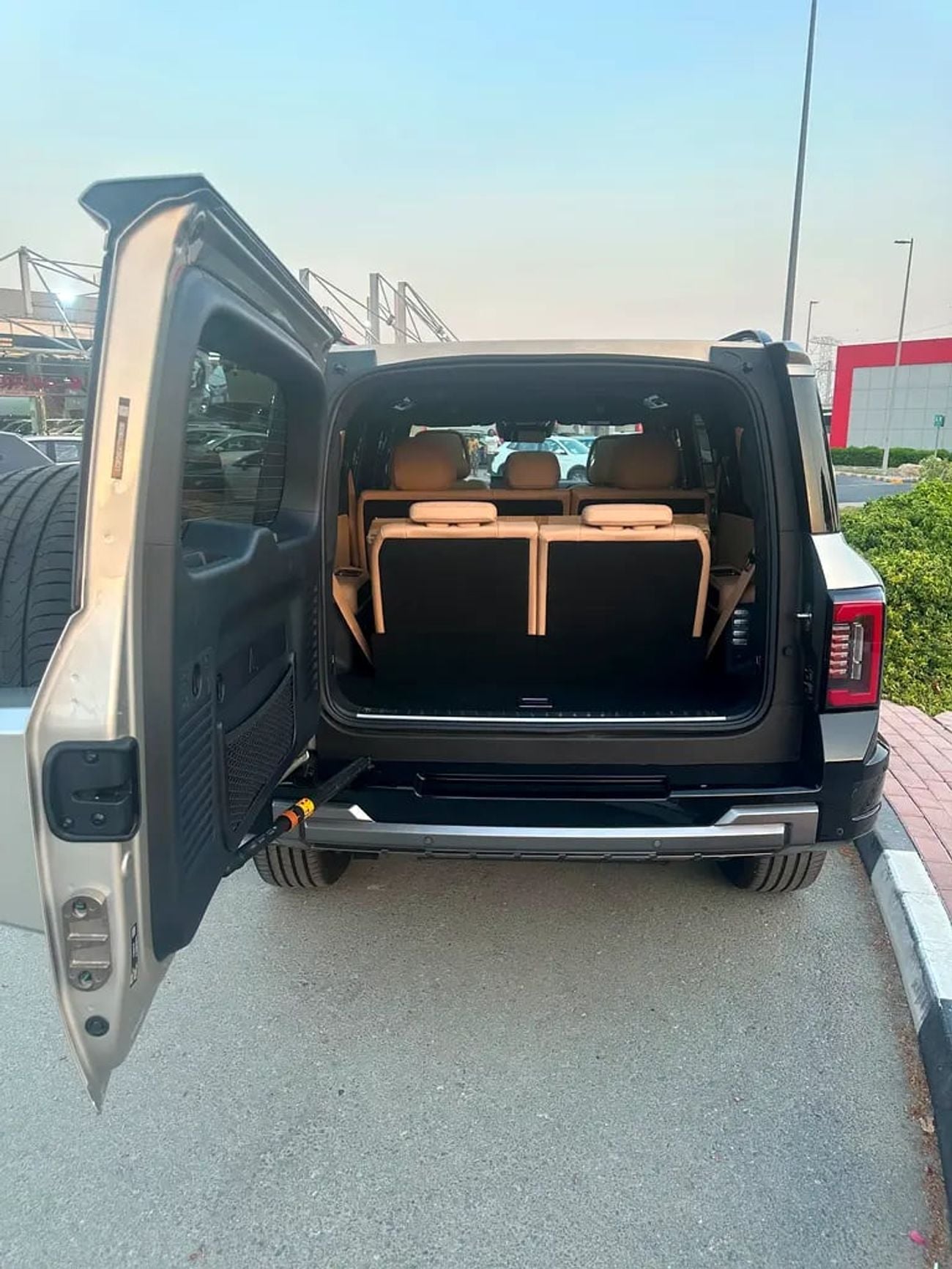 BYD Leopard 8 FLAGSHIP full option flagship full option brand km