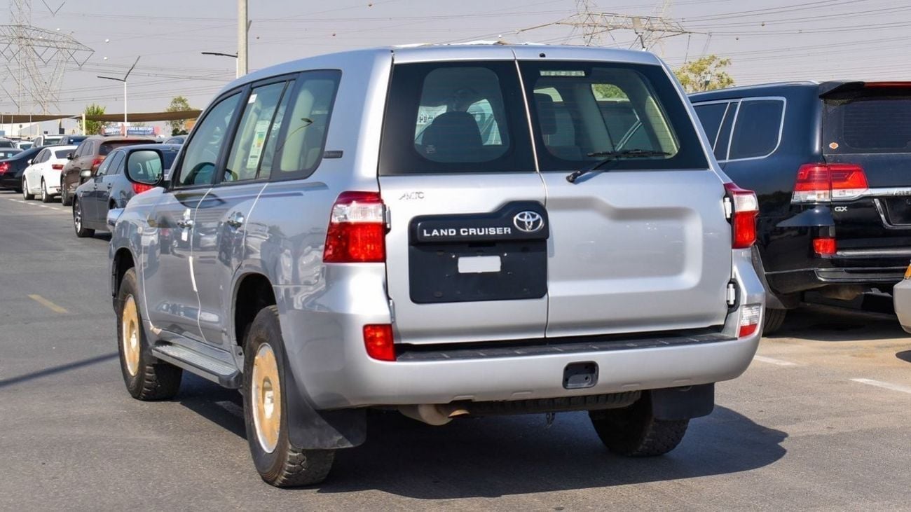 تويوتا لاند كروزر 4.0L V6 Petrol M/T
