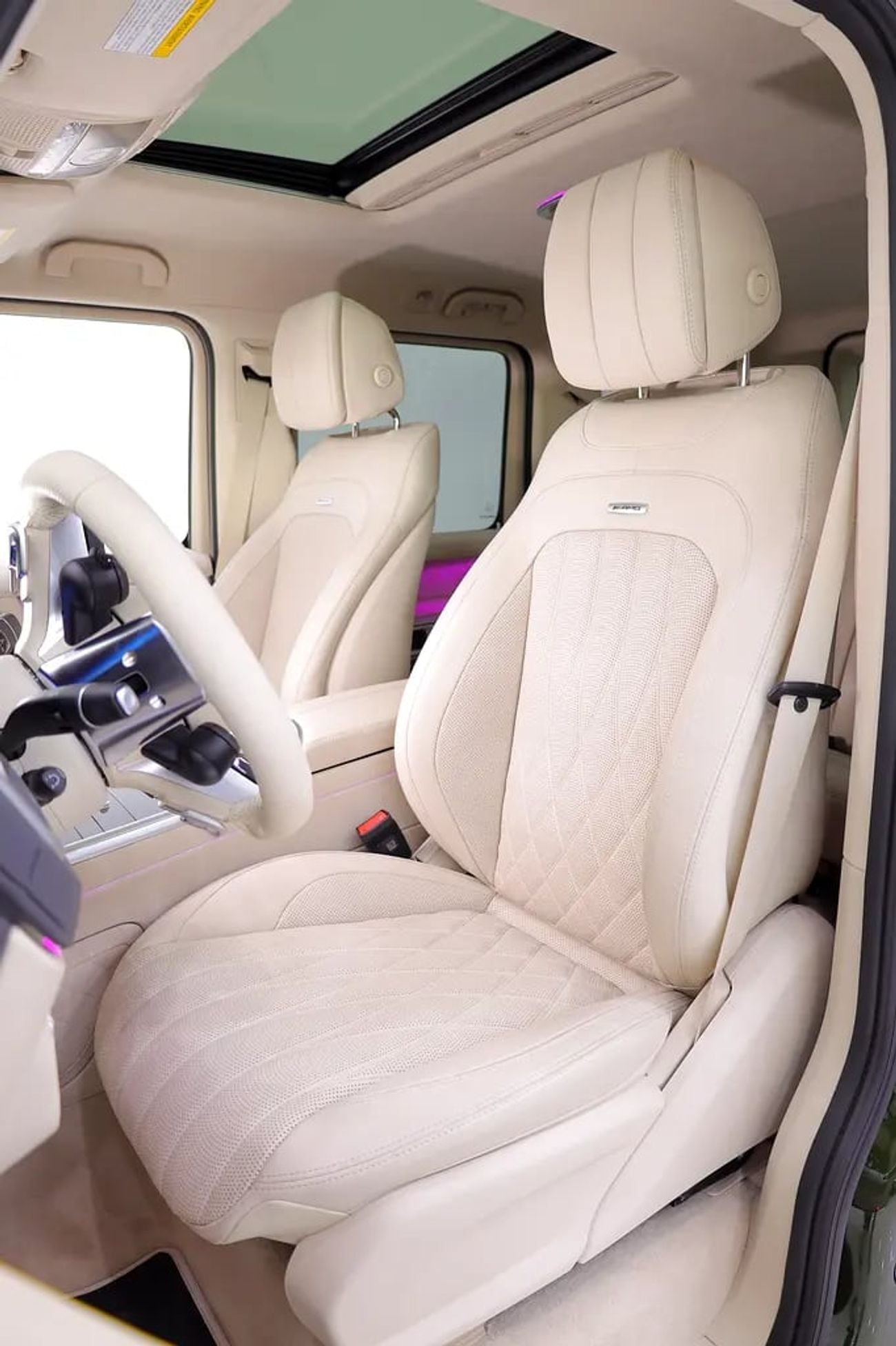 Mercedes Benz G63 AMG G63 MANUFAKTUR SPECIAL OLIVE + CARBON INTERIOR + 5 YEARS DEALER WARRANTY + SERVICE